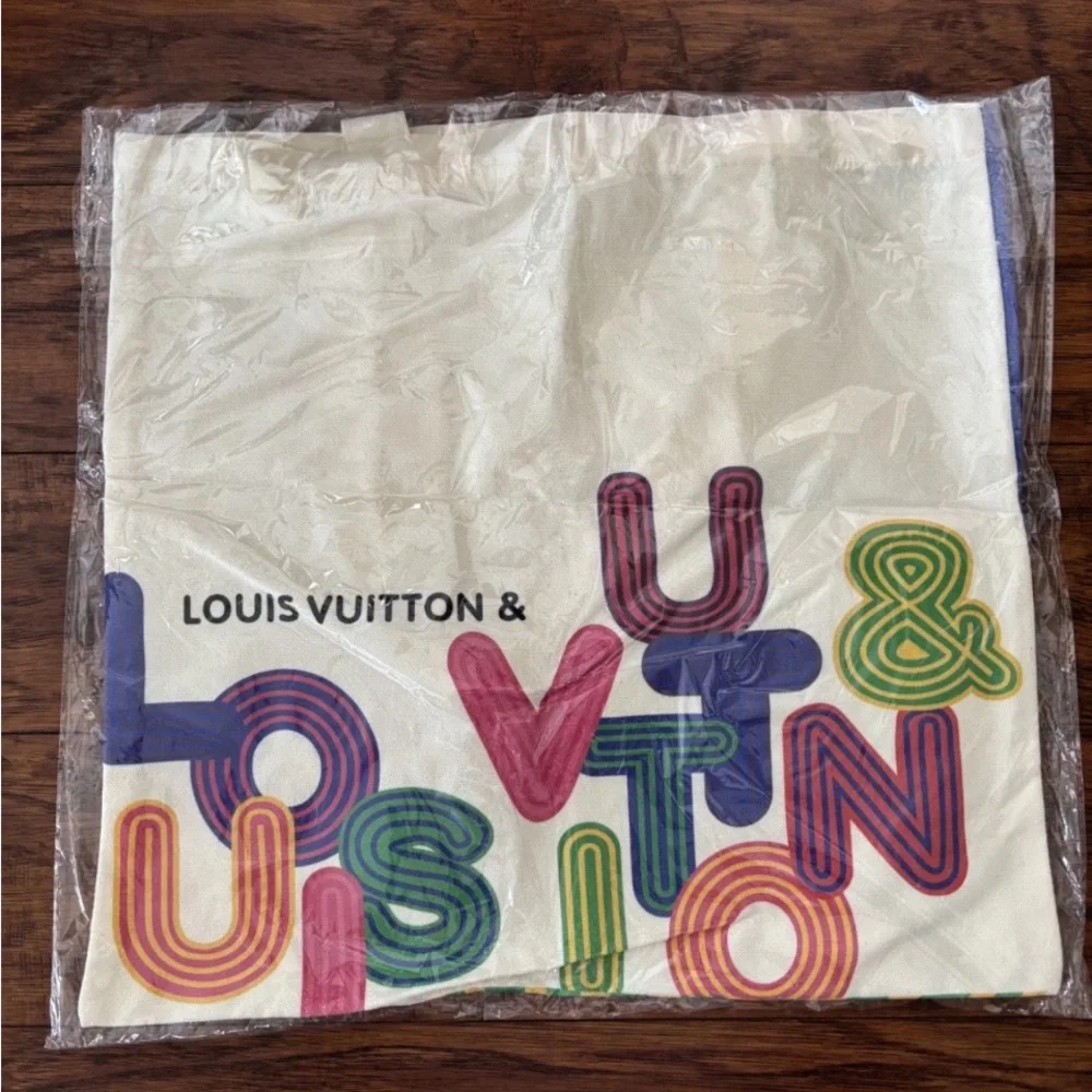 Louis Vuitton Limited Edition  Shenzhen Museum Exhibition Canvas Tote New - Picture 2 of 7